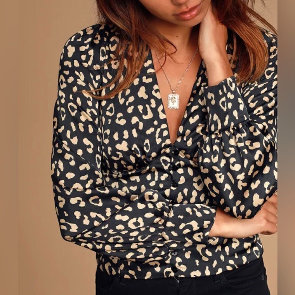 Lulus Cambera Black Leopard Print Satin Button-Up Crop Top, size medium - Picture 4 of 14